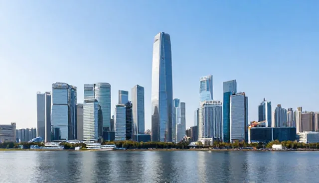 数据处理中的适用边界:全流程跟进的两种做法比较